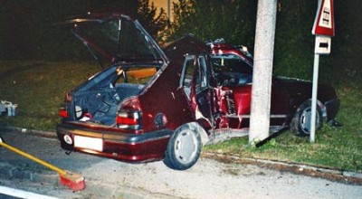 Verkehrsunfall mit eingeklemmter Person