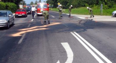 Aufräumarbeiten nach Verkehrsunfall