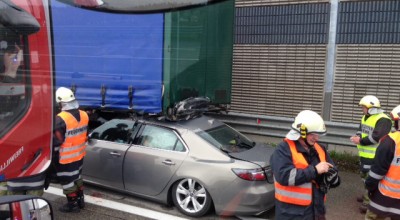 Verkehrsunfall mit eingeklemmter Person