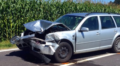 Aufräumarbeiten nach Verkehrsunfall
