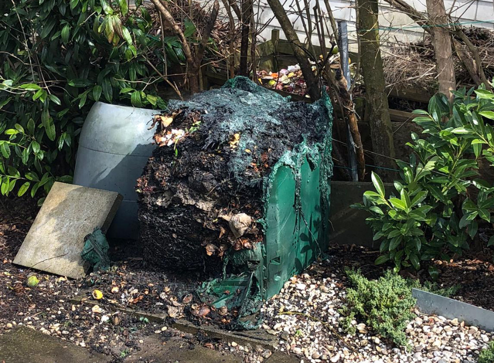 Brand eines Komposthaufens