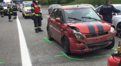Autobahnunfall mit mehreren Fahrzeugen 