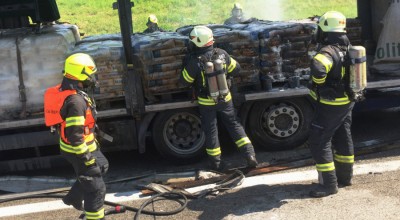 LKW - Brand nach Reifenschaden 