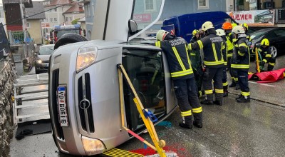 Verkehrsunfall mit eingeklemmter Person