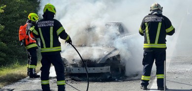 Fahrzeugbrand auf Autobahn zwischen Regau und Laakirchen