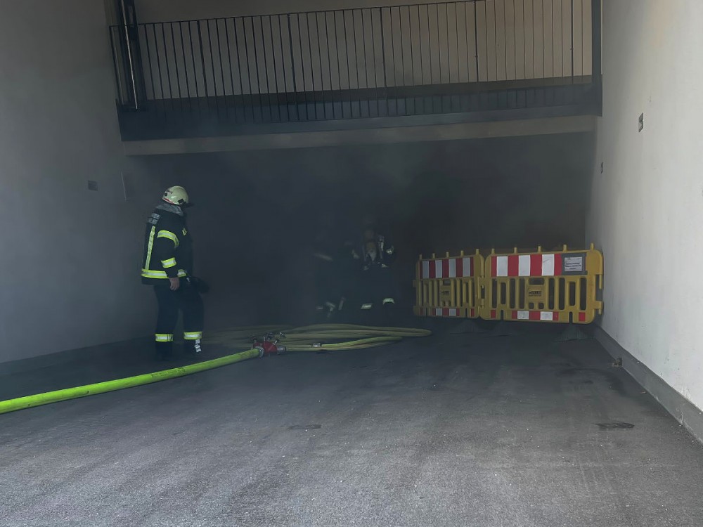 Fahrzeugbrand in Tiefgarage