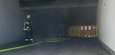 Fahrzeugbrand in Tiefgarage