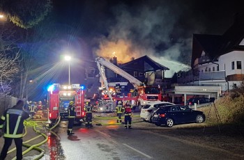 Großbrand in Mehrparteienhaus