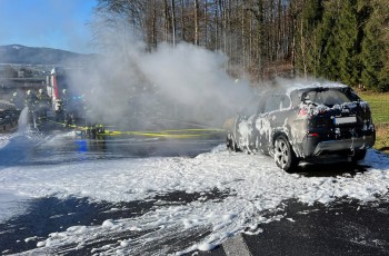 Vollbrand eines Pkw auf Autobahn