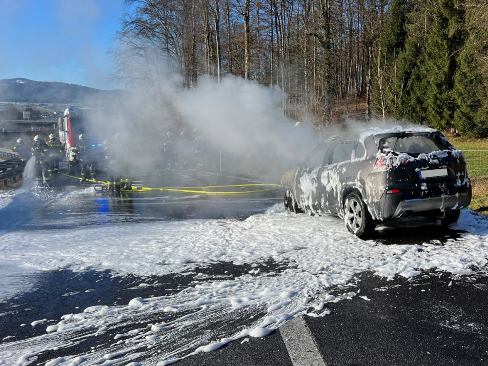 Vollbrand eines Pkw auf Autobahn