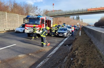 Personenrettung nach Verkehrsunfall auf der Autobahn