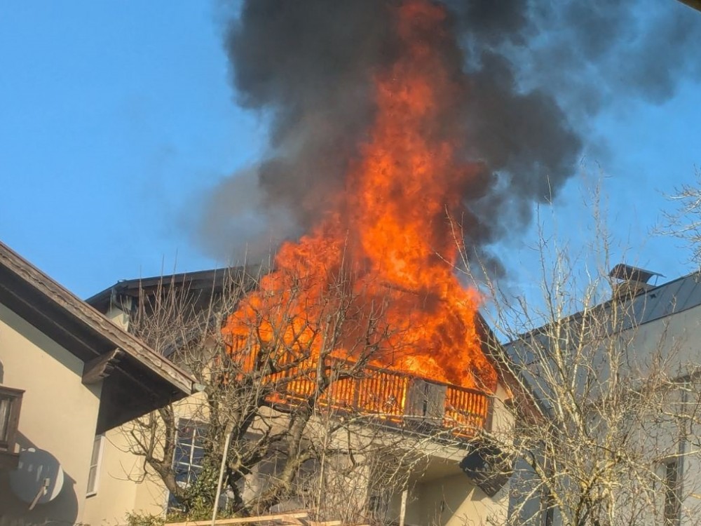 Wohnhausbrand im Ortszentrum von Seewalchen