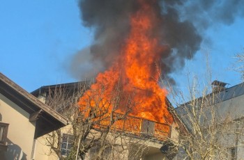 Wohnhausbrand im Ortszentrum von Seewalchen