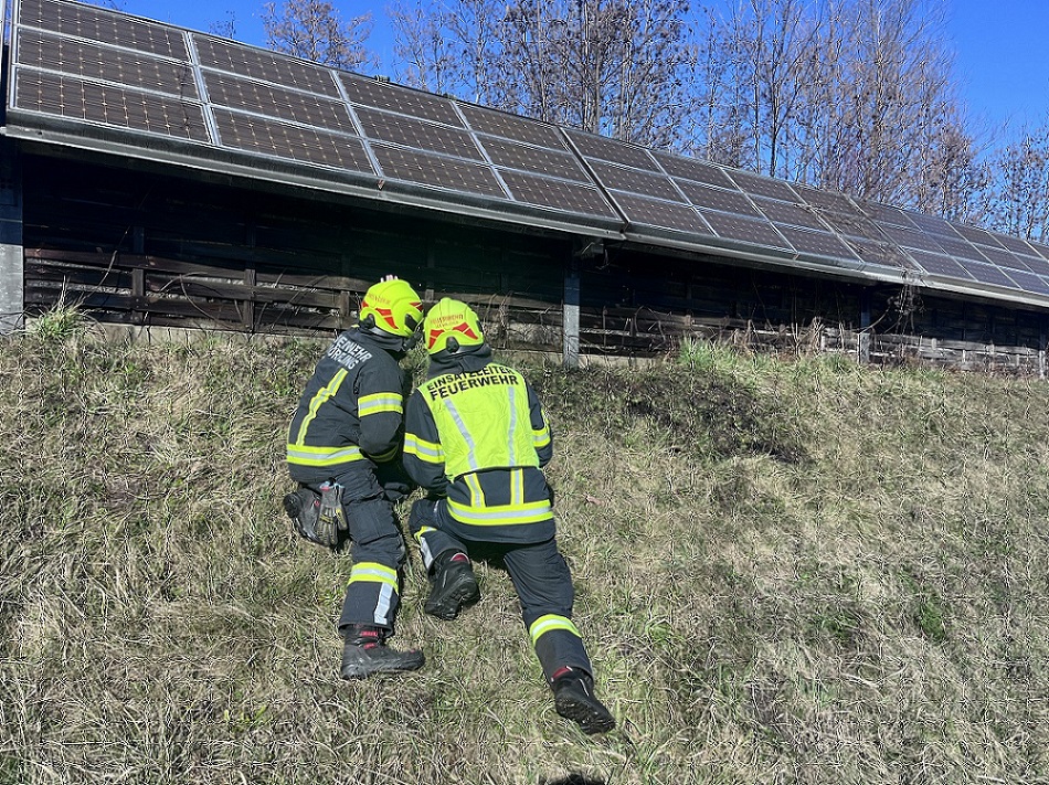 Brand einer PV-Anlage auf der A1 Westautobahn
