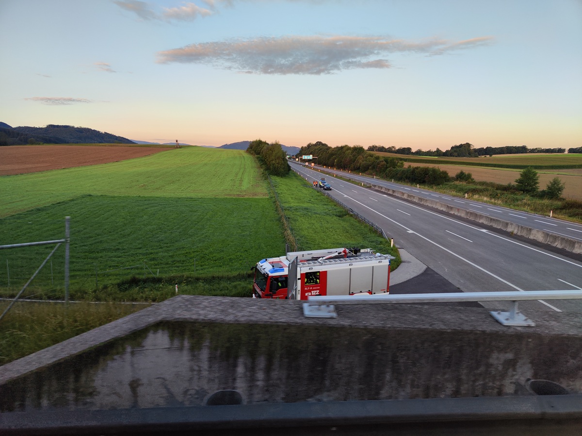 Personenrettung nach Verkehrsunfall auf der A1