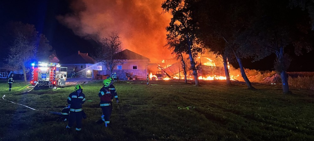 Großbrand auf Bauernhof in Aurach am Hongar