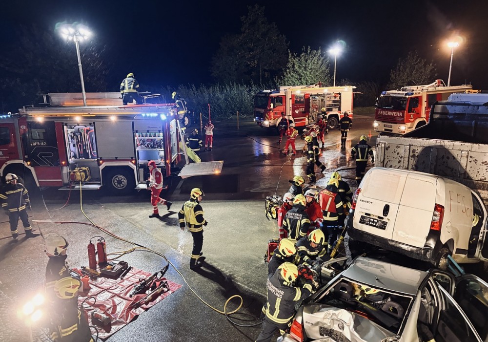 Personenrettung nach LKW Unfall