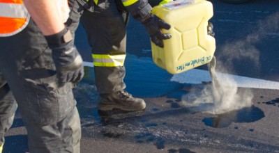 Ölbindearbeiten nach Verkehrsunfall