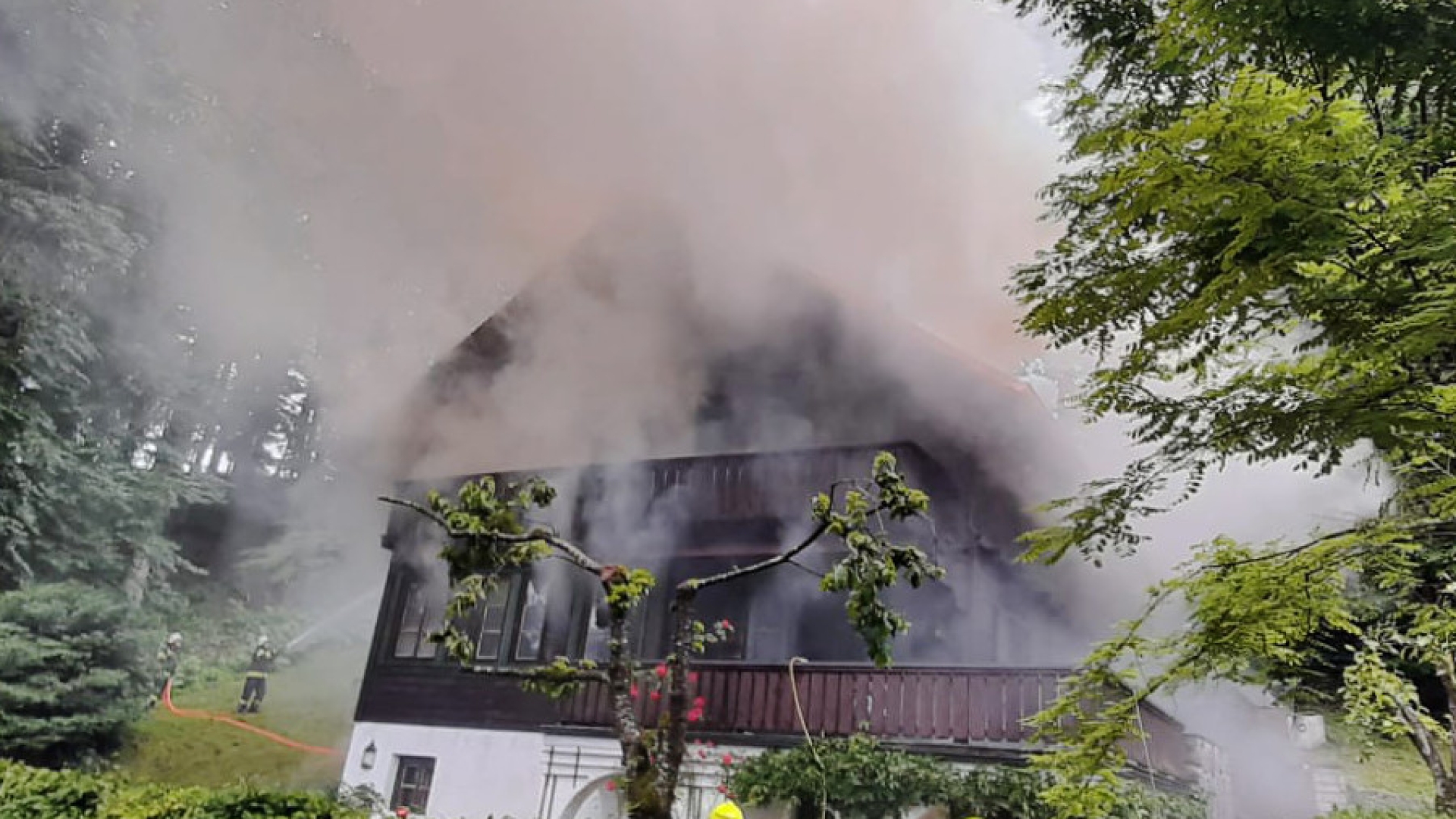 Ferienhaus im Vollbrand