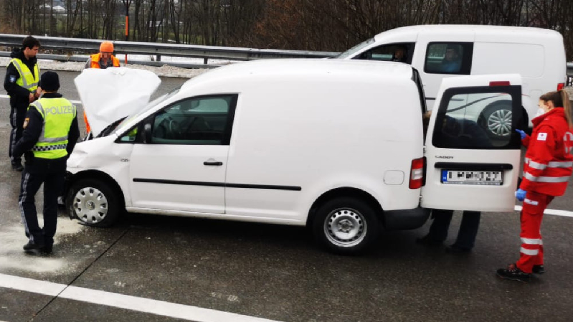 Fahrzeugbrand nach Unfall auf der A1