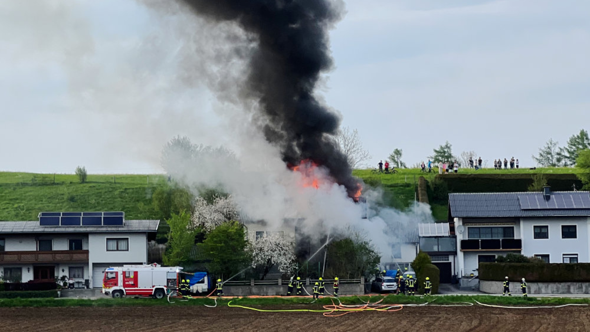 Wohnhaus stand im Vollbrand