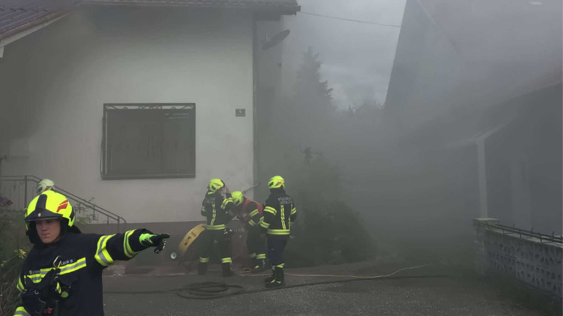 Großeinsatz wegen Brand in Wohnhaus