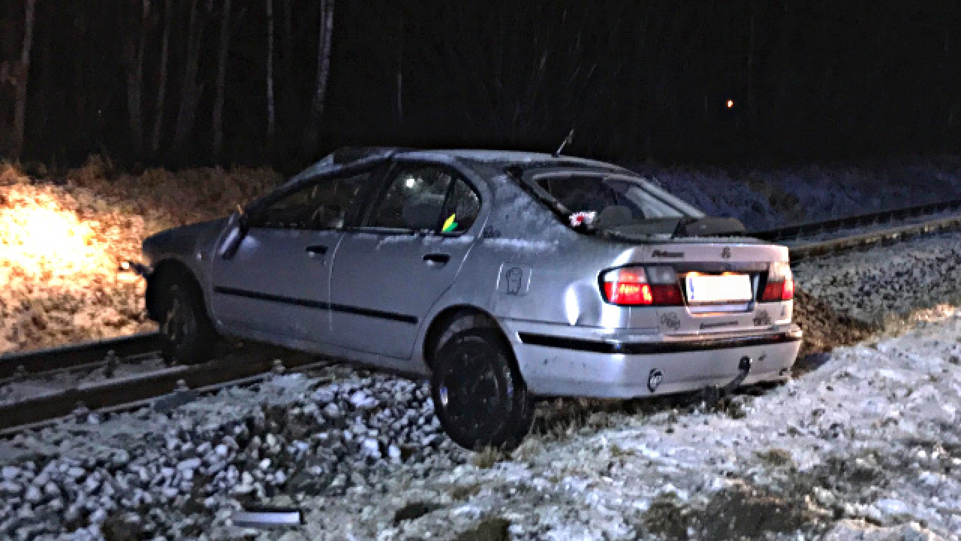 Verkehrsunfall Pkw auf Gleis