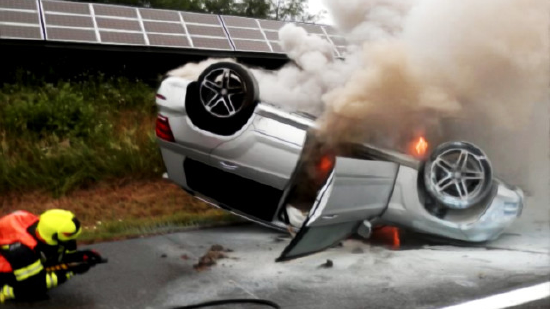 Brand KFZ nach Unfall