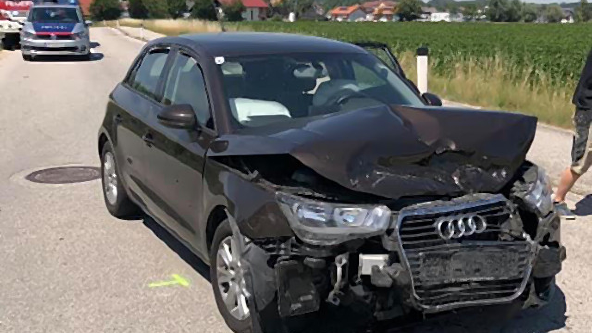 Aufräumarbeiten nach Verkehrsunfall