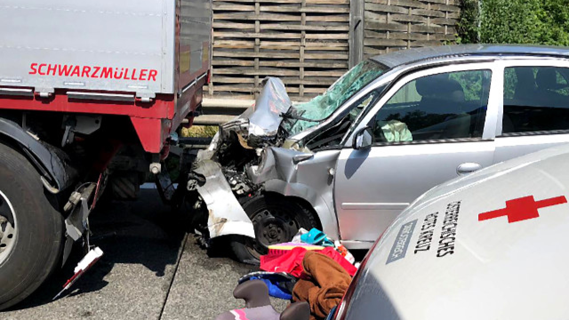 Wieder schwerer Unfall auf der A1