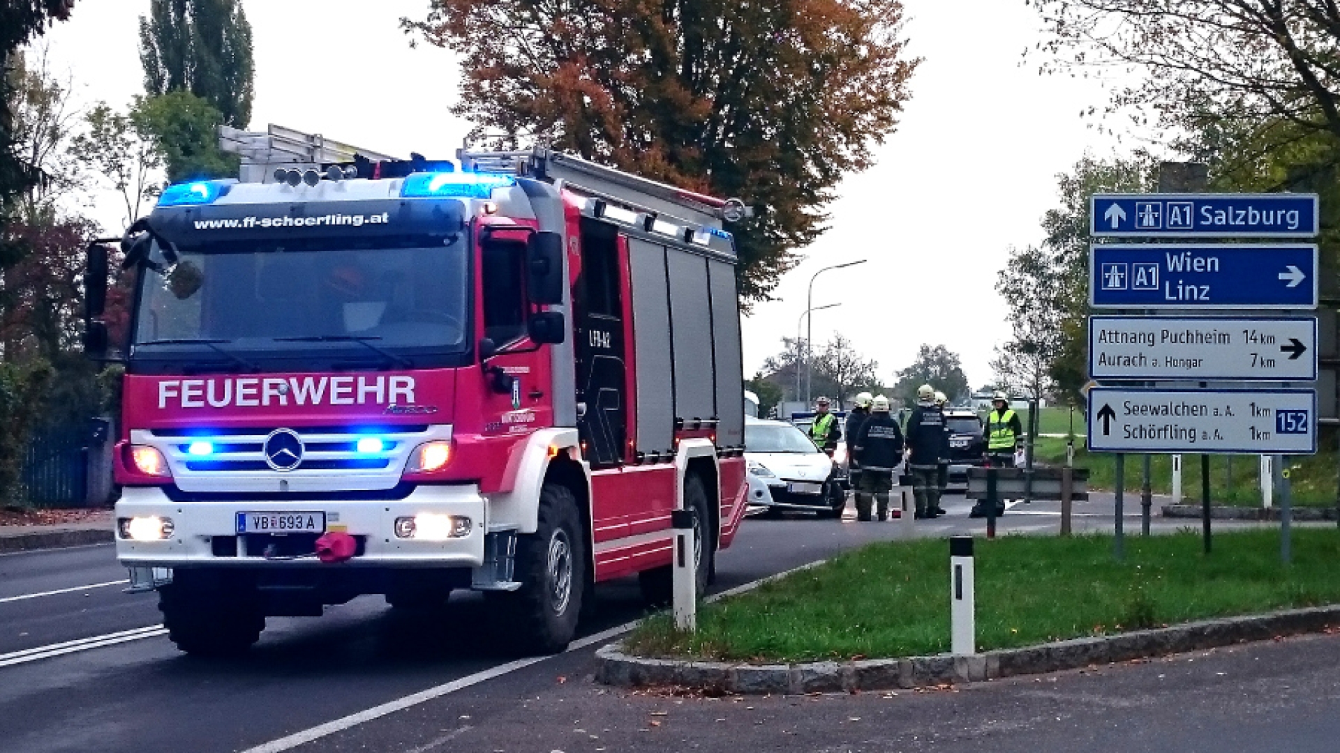 Aufräumarbeiten nach Verkehrsunfall