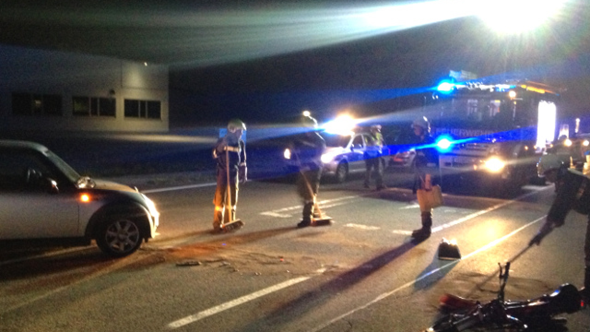 Aufräumarbeiten nach Verkehrsunfall 