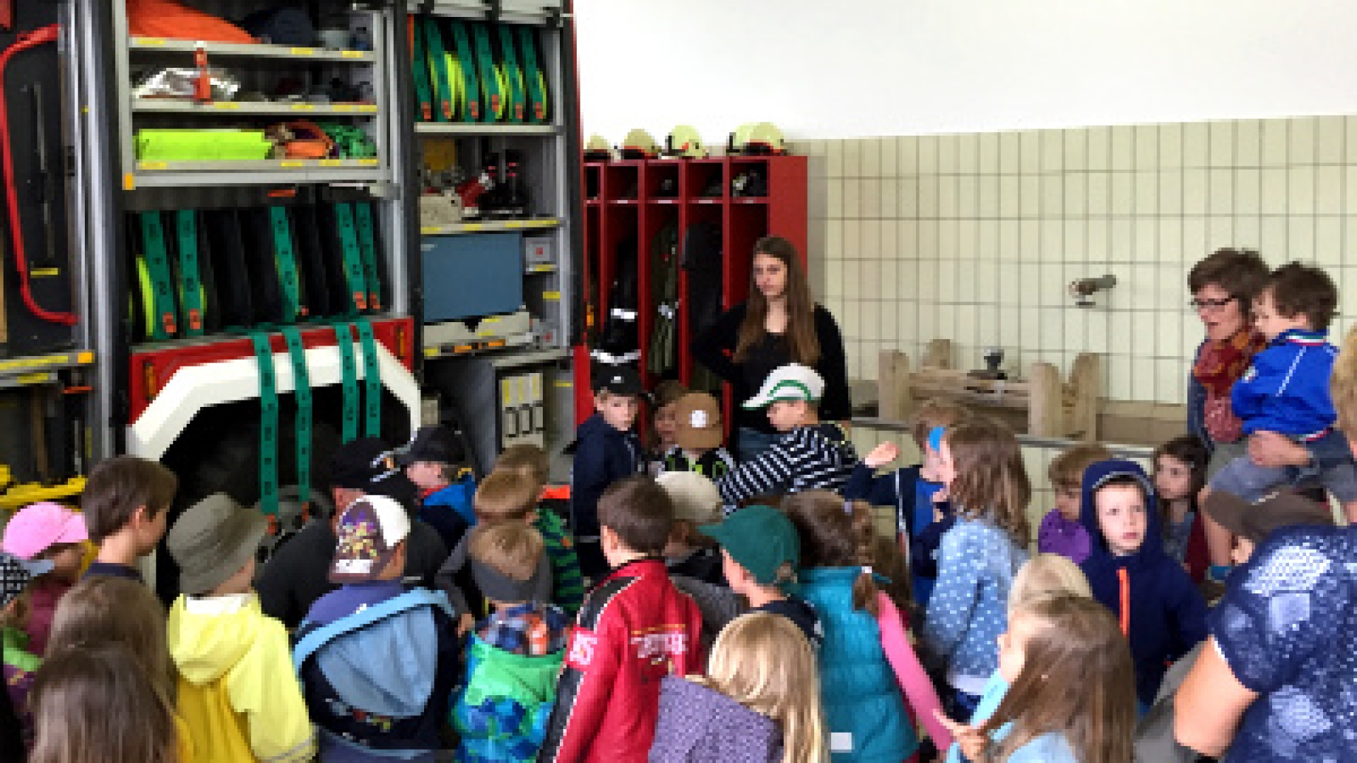 Kindergarten besucht Feuerwehr