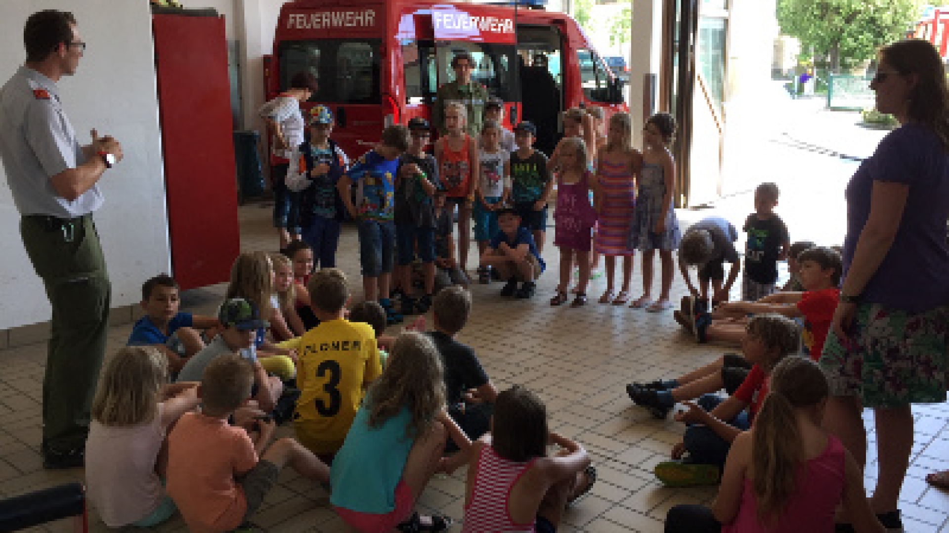 Volksschule besucht Feuerwehr