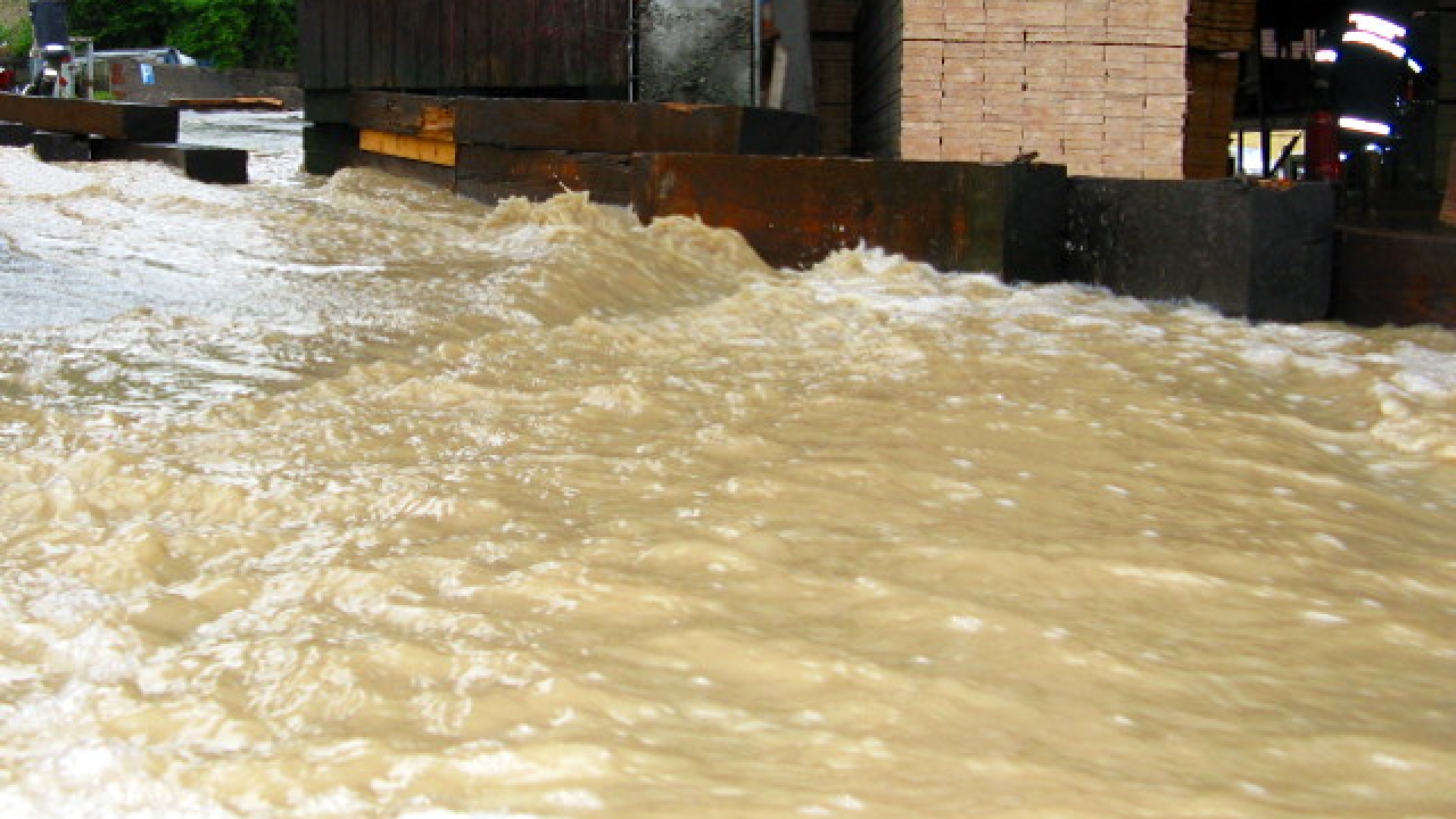 Zahlreiche Überflutungen nach Unwetter