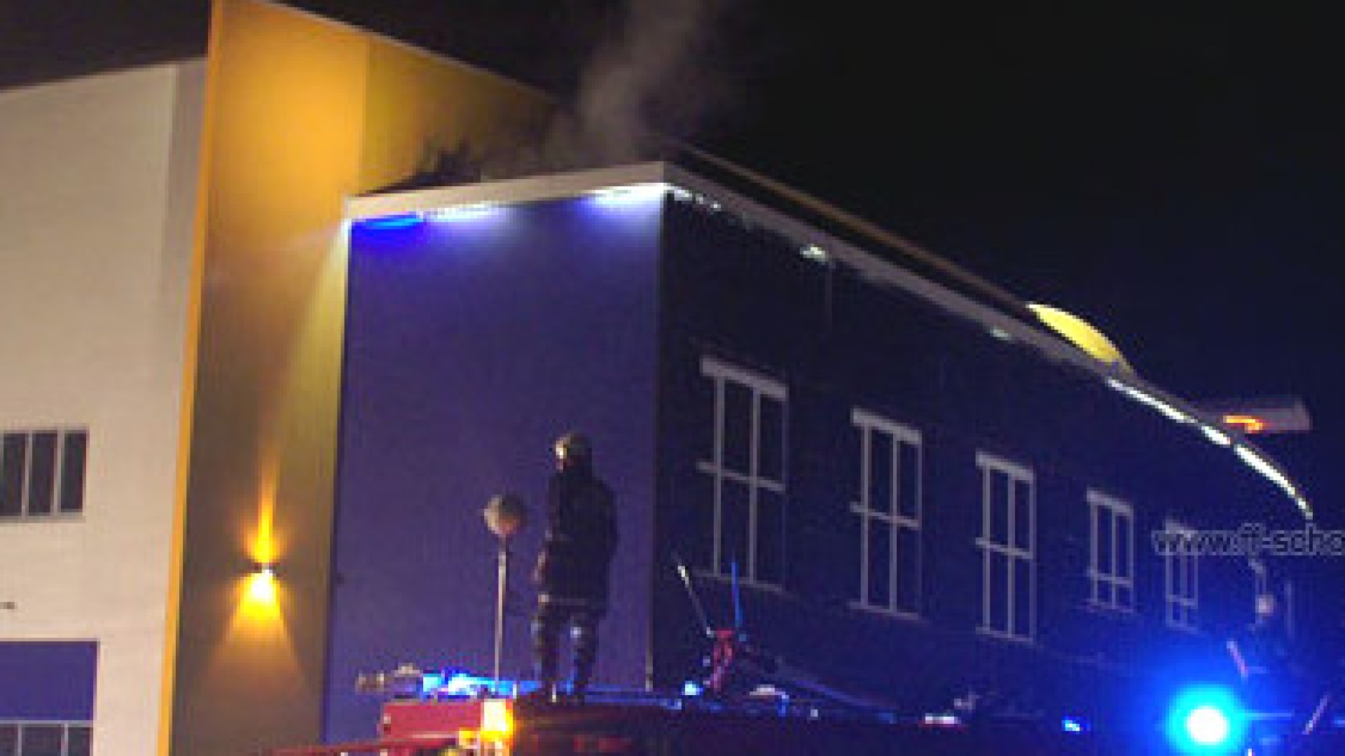 Aufsehenerregender Brand im Gewerbegebiet