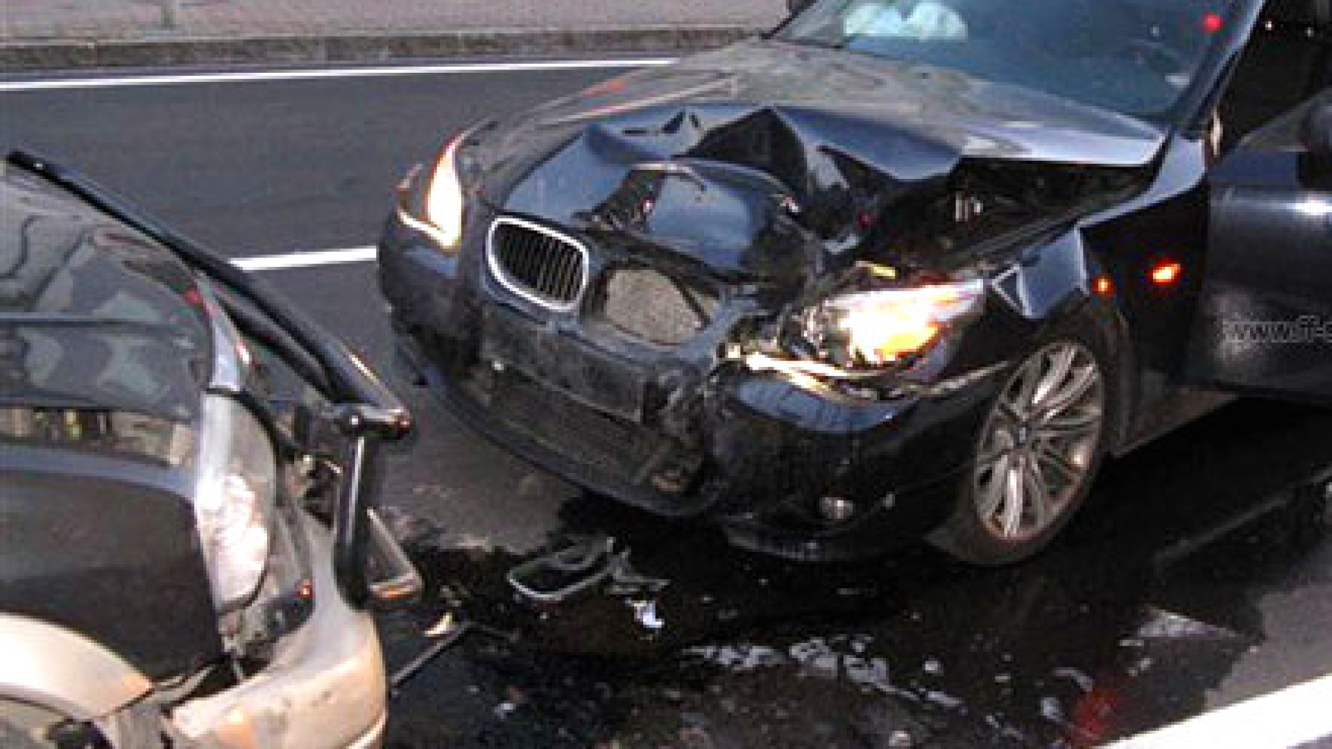 Aufräumarbeiten nach Verkehrsunfall