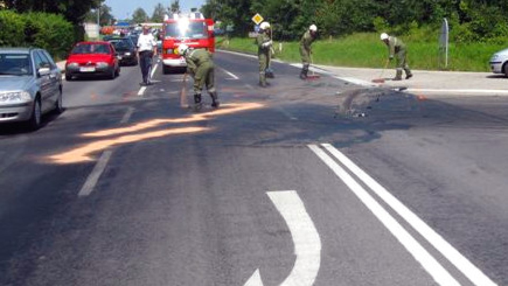 Aufräumarbeiten nach Verkehrsunfall