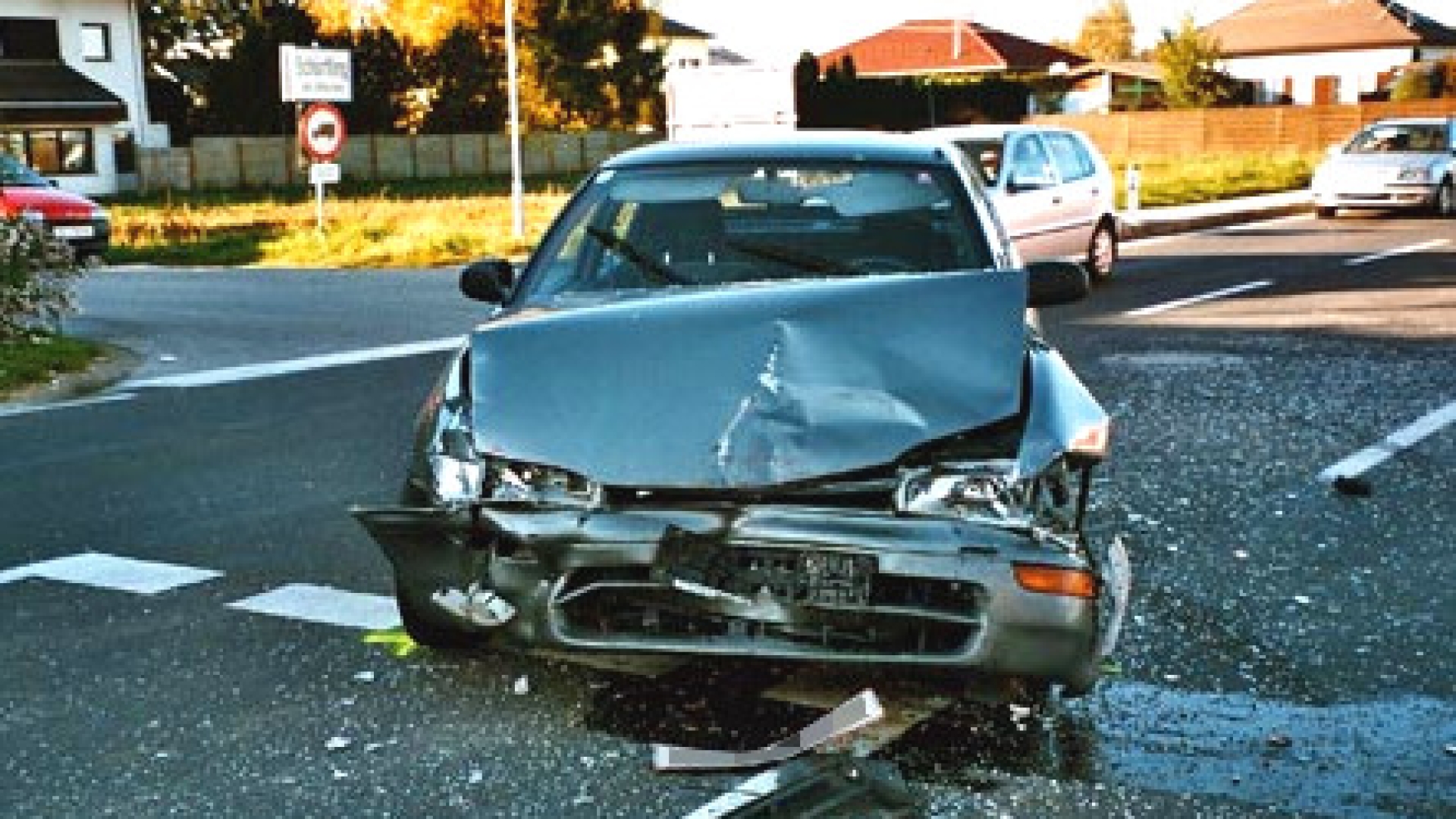Aufräumarbeiten nach Verkehrsunfall