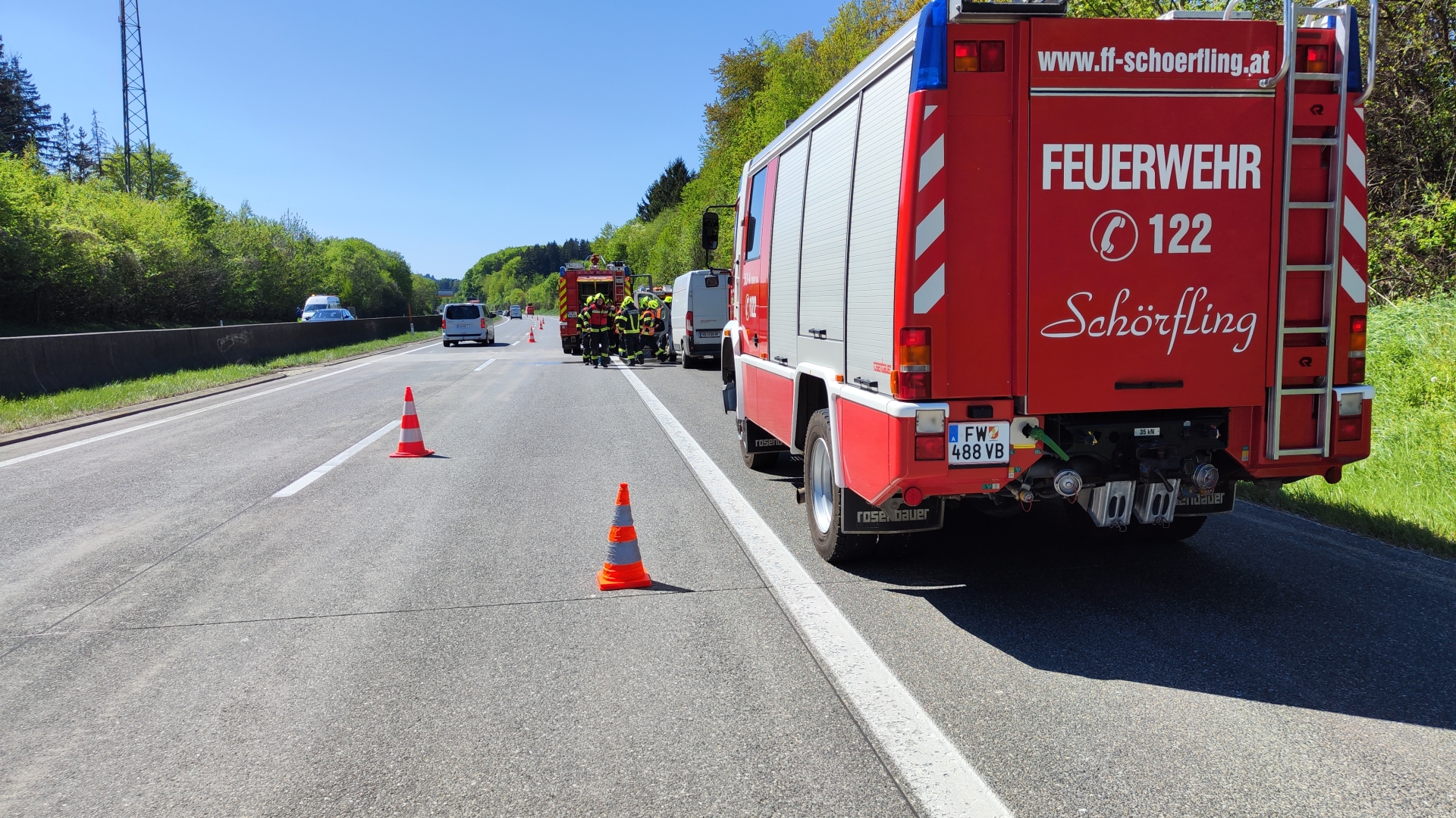PKW Brand auf der Autobahn