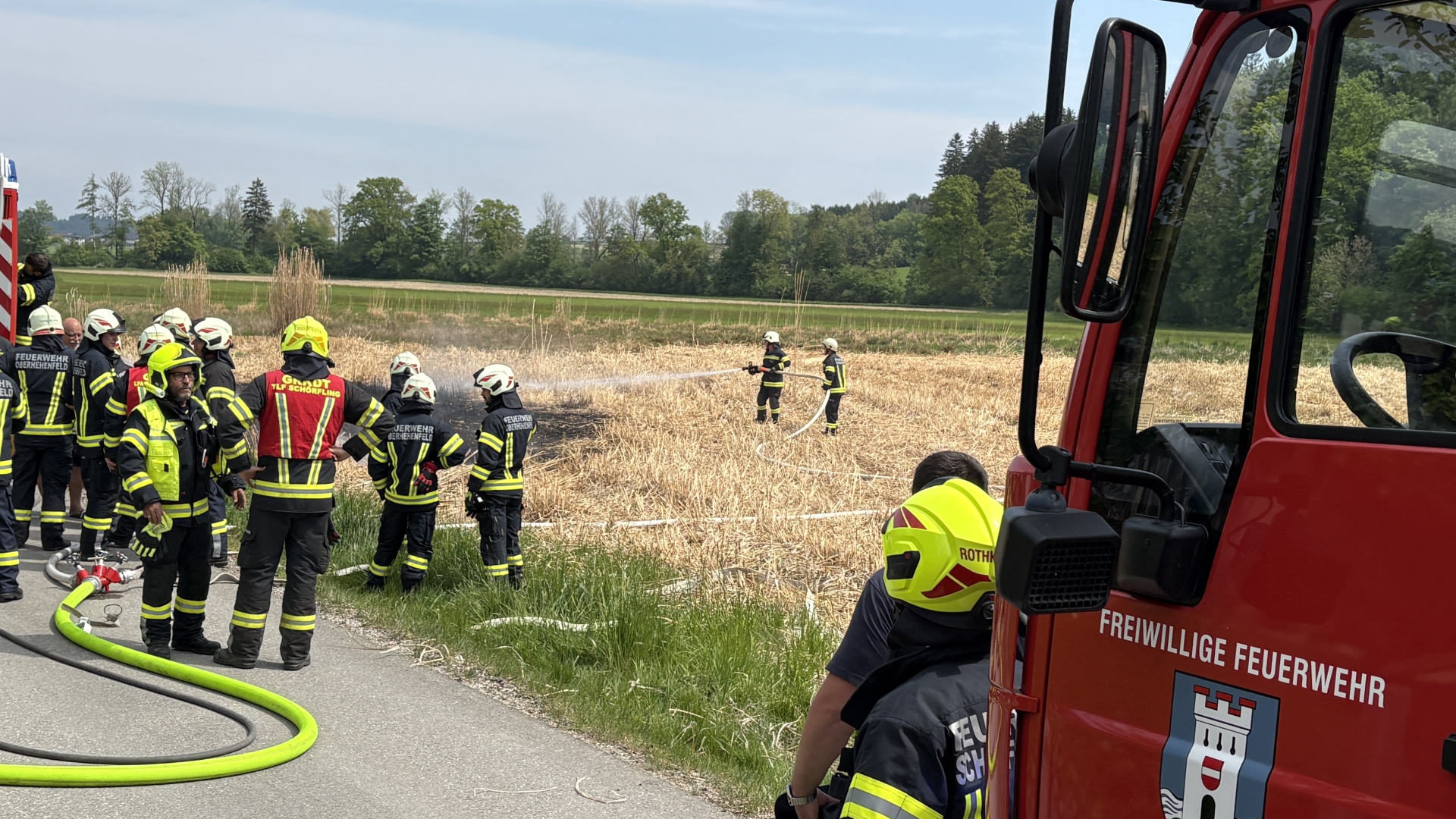 Brand eines Feldes in Oberhehenfeld