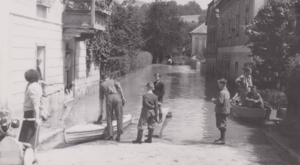 Feuerwehr Schörfling bei Überschwemmungen in Ottensheim 1954