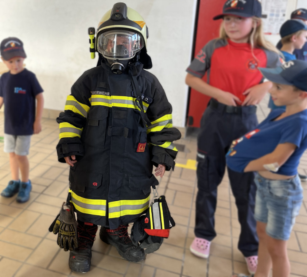 Jugendgruppe der Feuerwehr Schörfling bei Gründung 1988