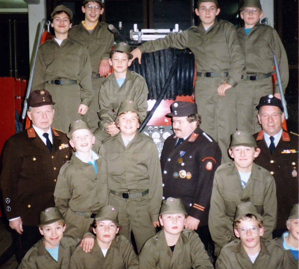 Jugendgruppe der Feuerwehr Schörfling bei Gründung 1988